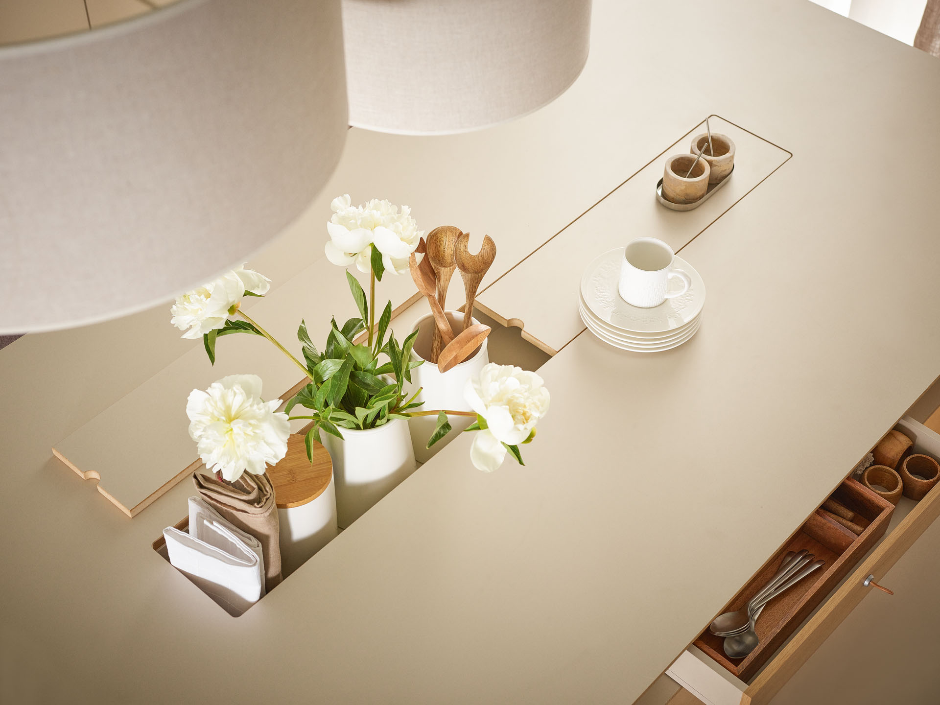 jak wyczyścić blat stołu