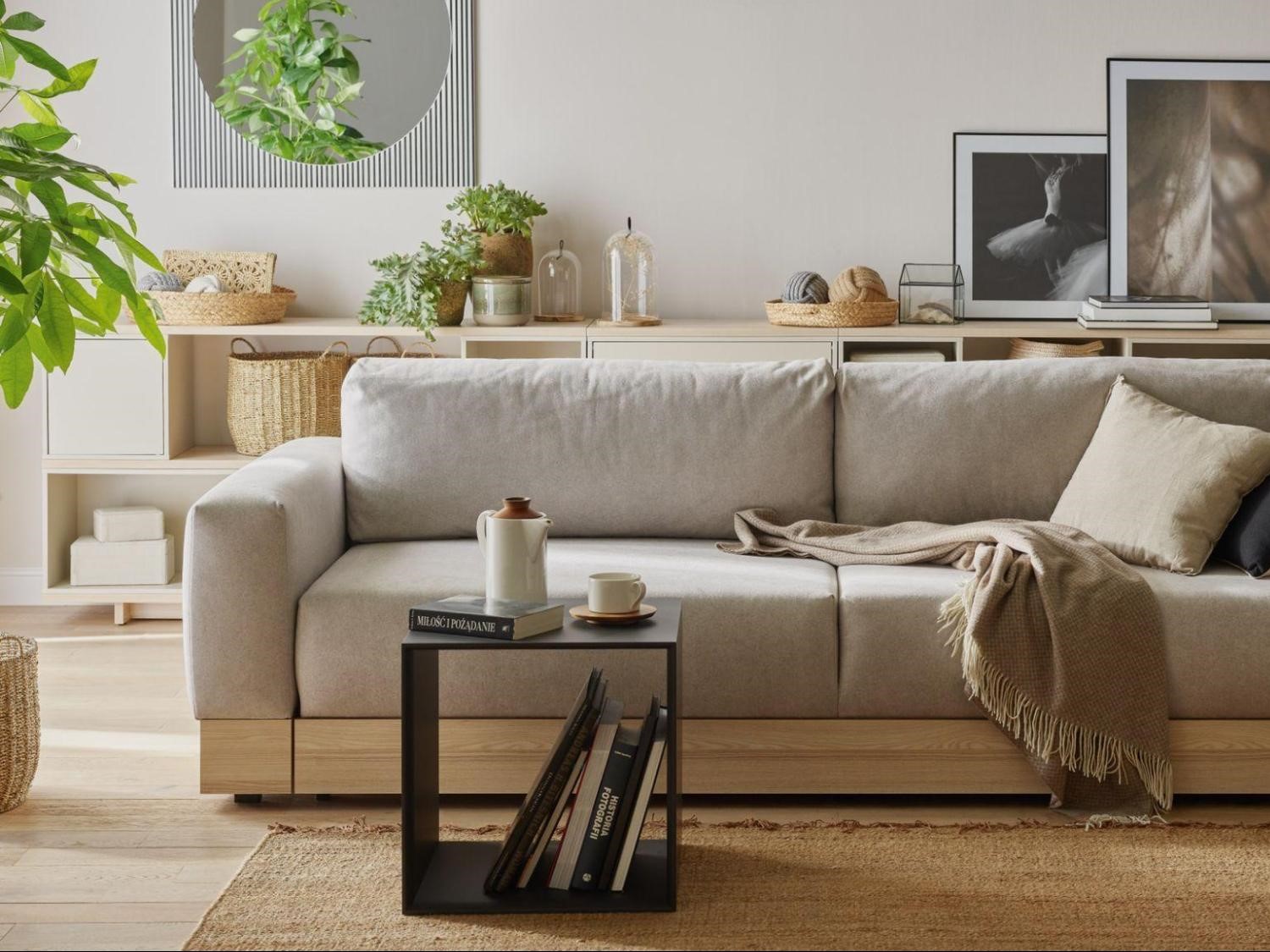 Jak ożywić beżowy salon? Inspiracje na dodatki