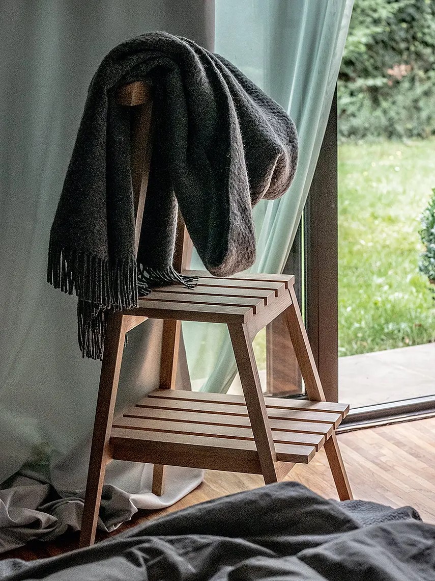 sypialnia ze światłem tworzącym przyjemną, intymną atmosferę