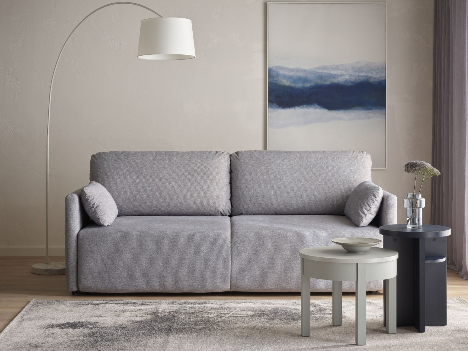 mała sofa rozkładana do wąskiego pokoju