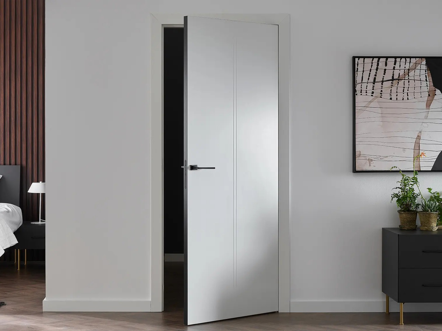 Nowoczesne białe drzwi wewnętrzne VOX z delikatnym frezowaniem, w sypialni z lamelową ścianą