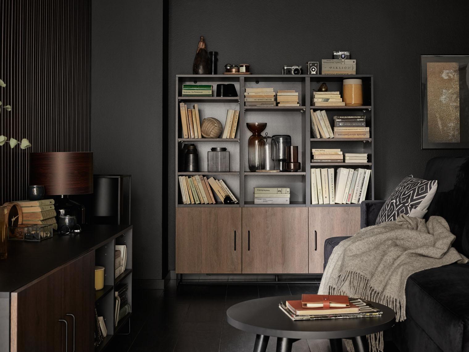 Ciemna aranżacja salonu