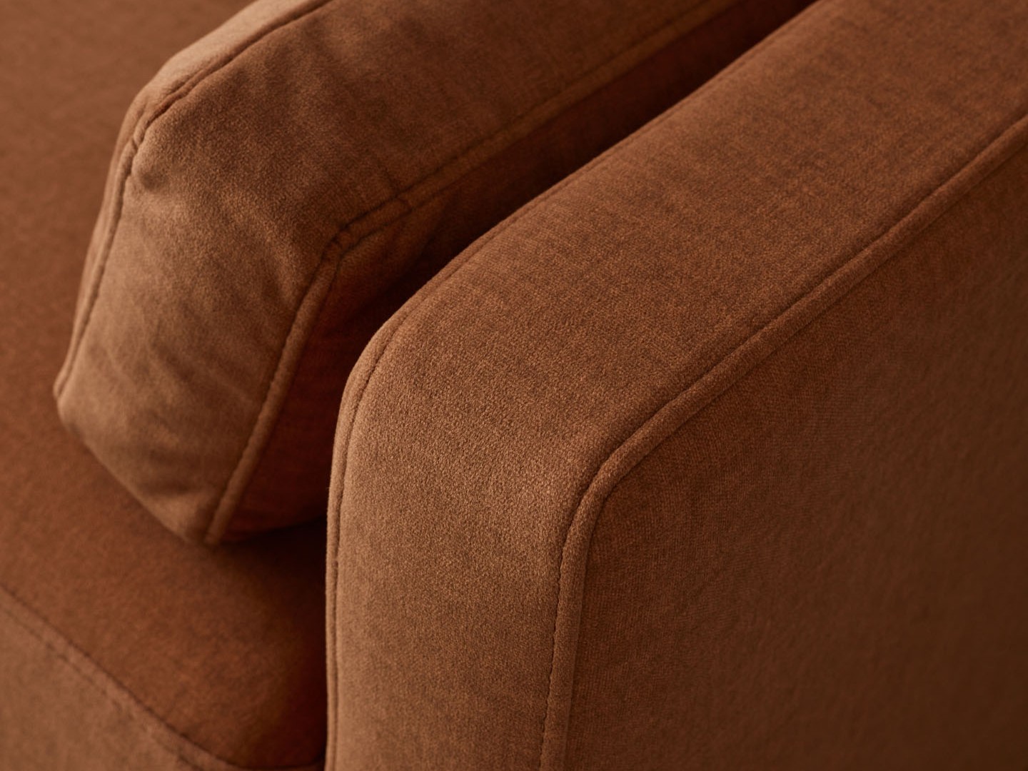 sofa w tkaninie welwetowej