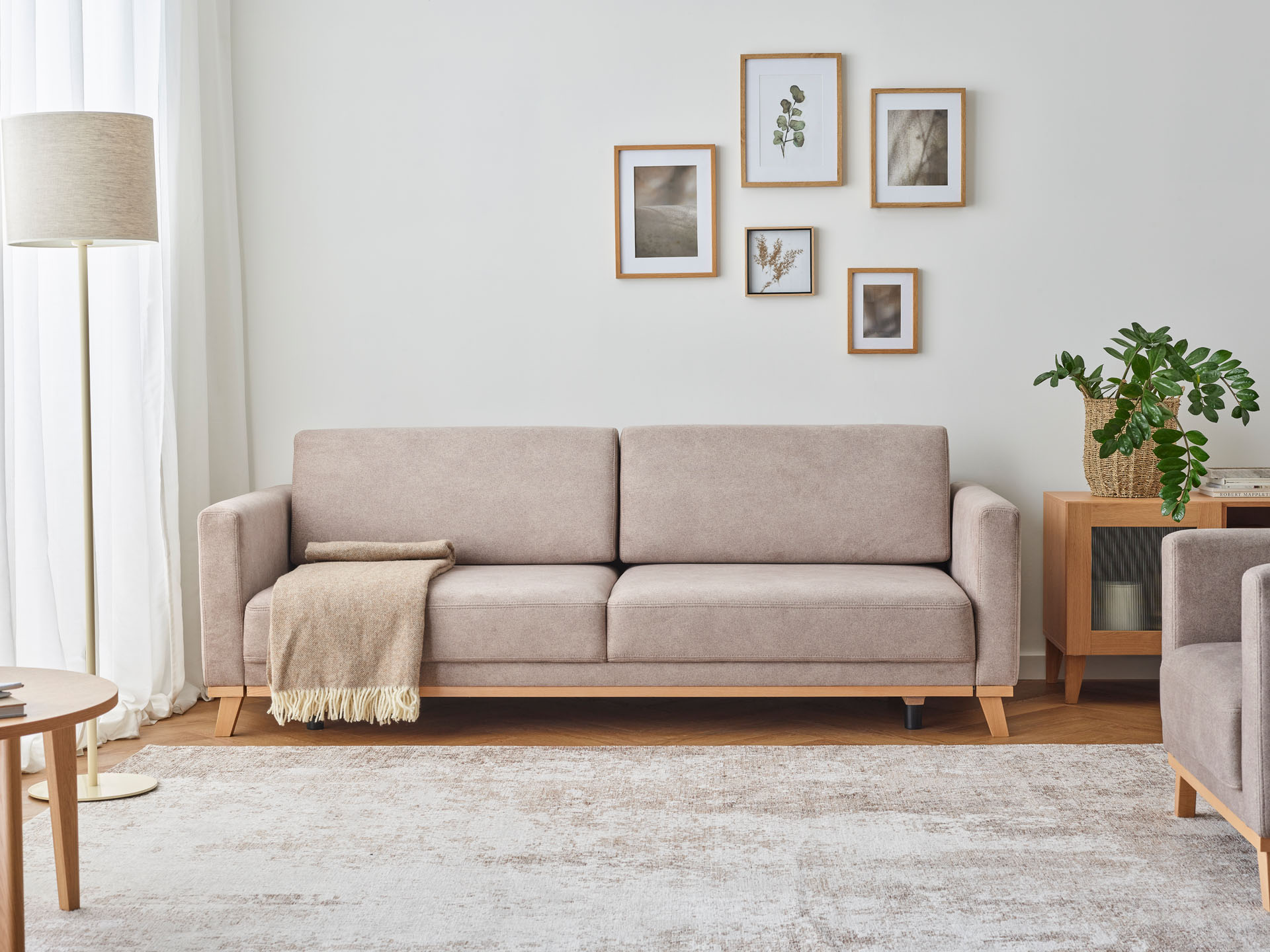 Sofa z tapicerką w kolorze kaszmiru