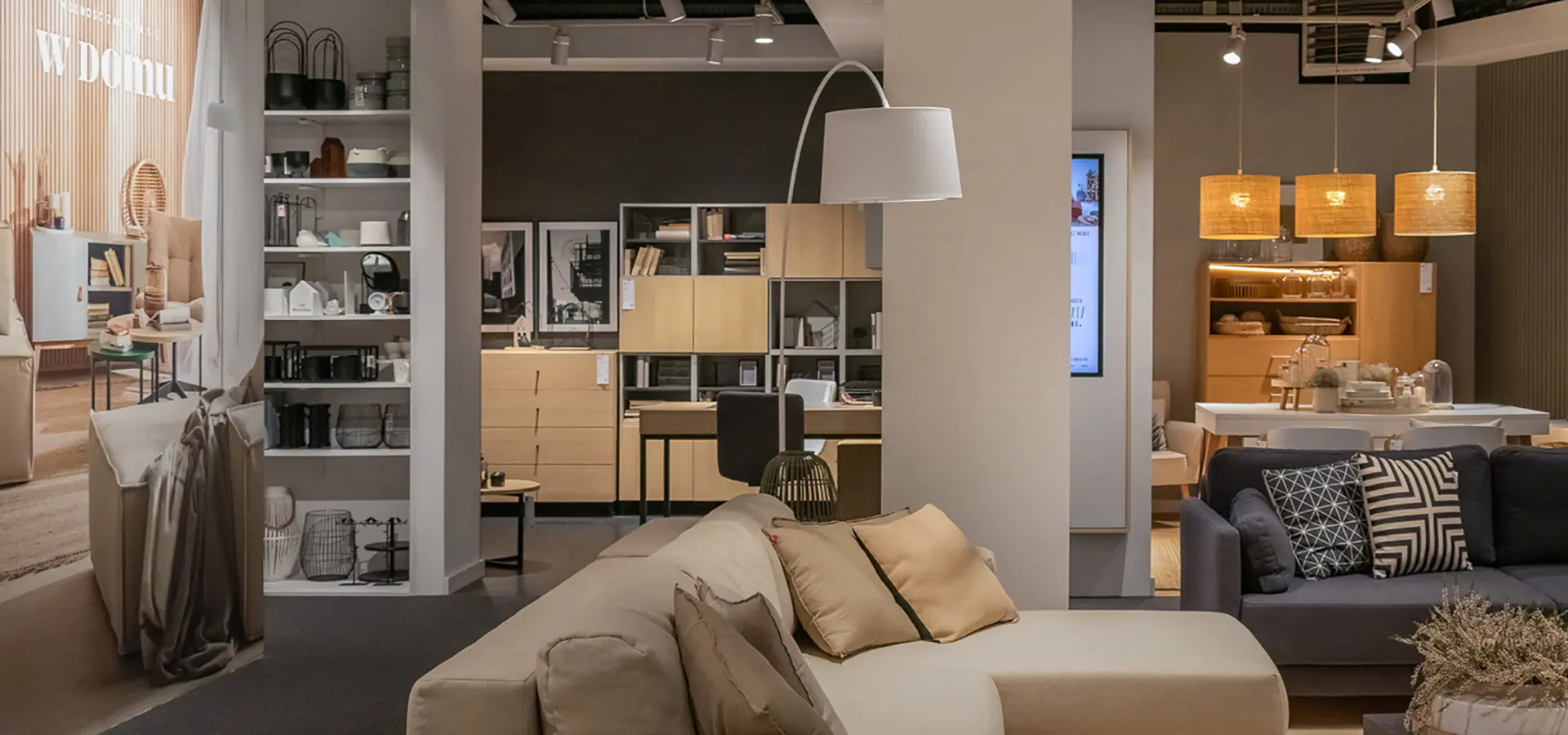 ZAPRASZAMY DO SALONÓW VOX