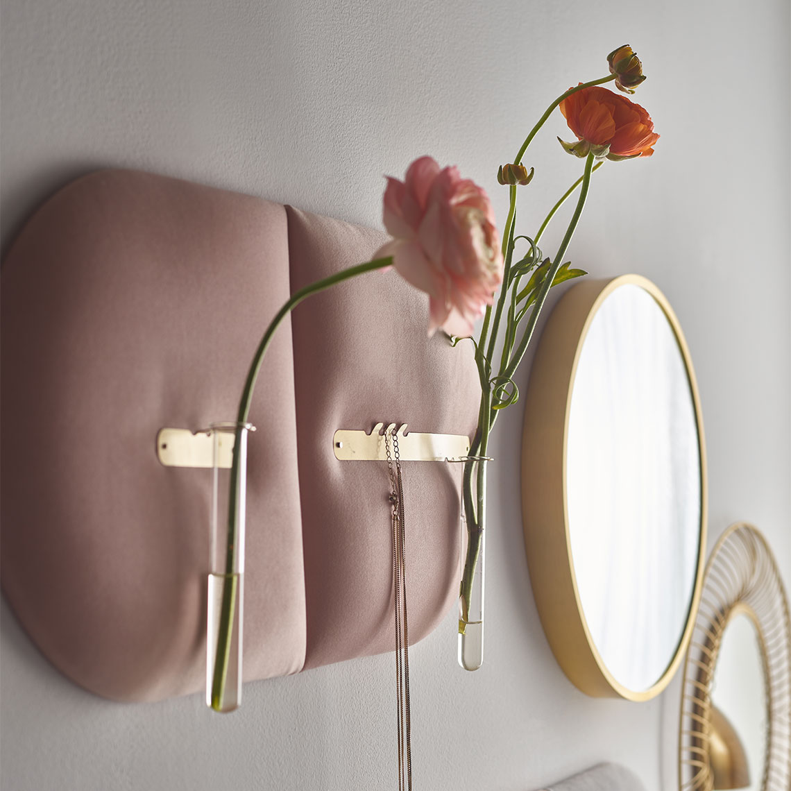 Upholstered panel Oval 2 Soform arrangement