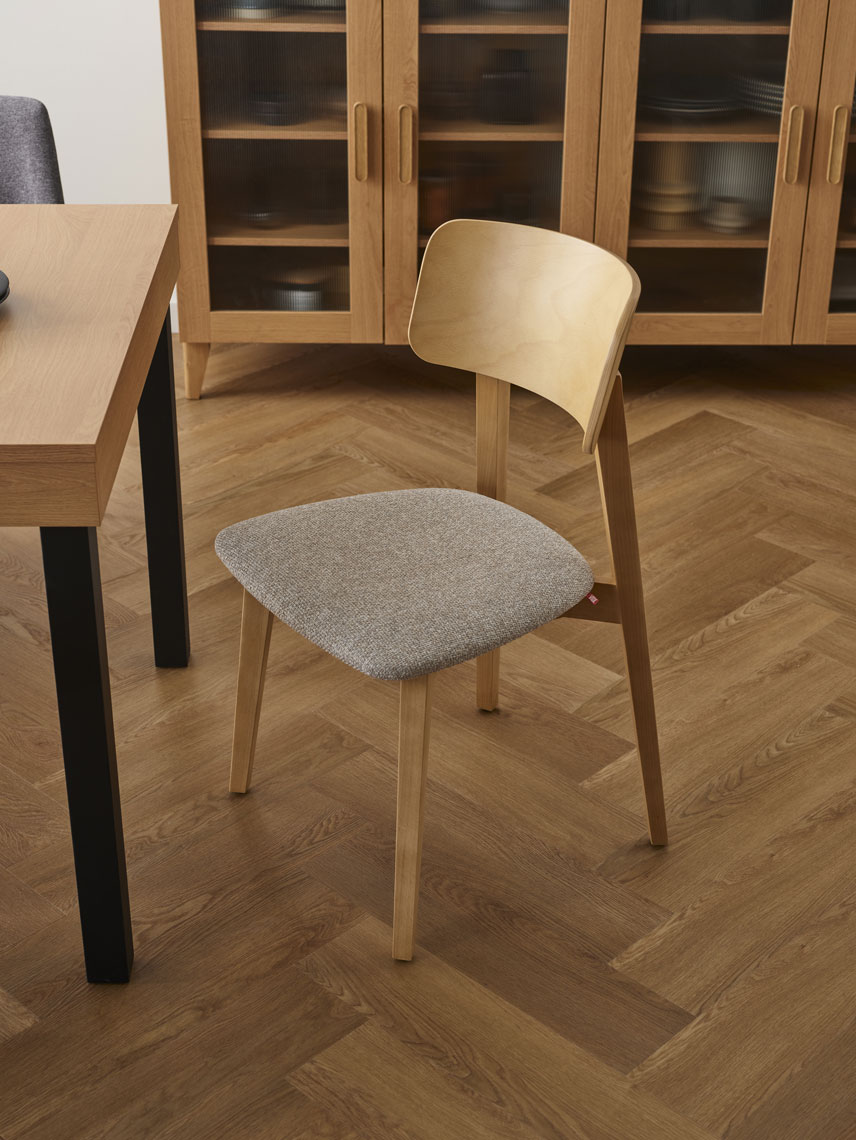 Nolto chair arrangement