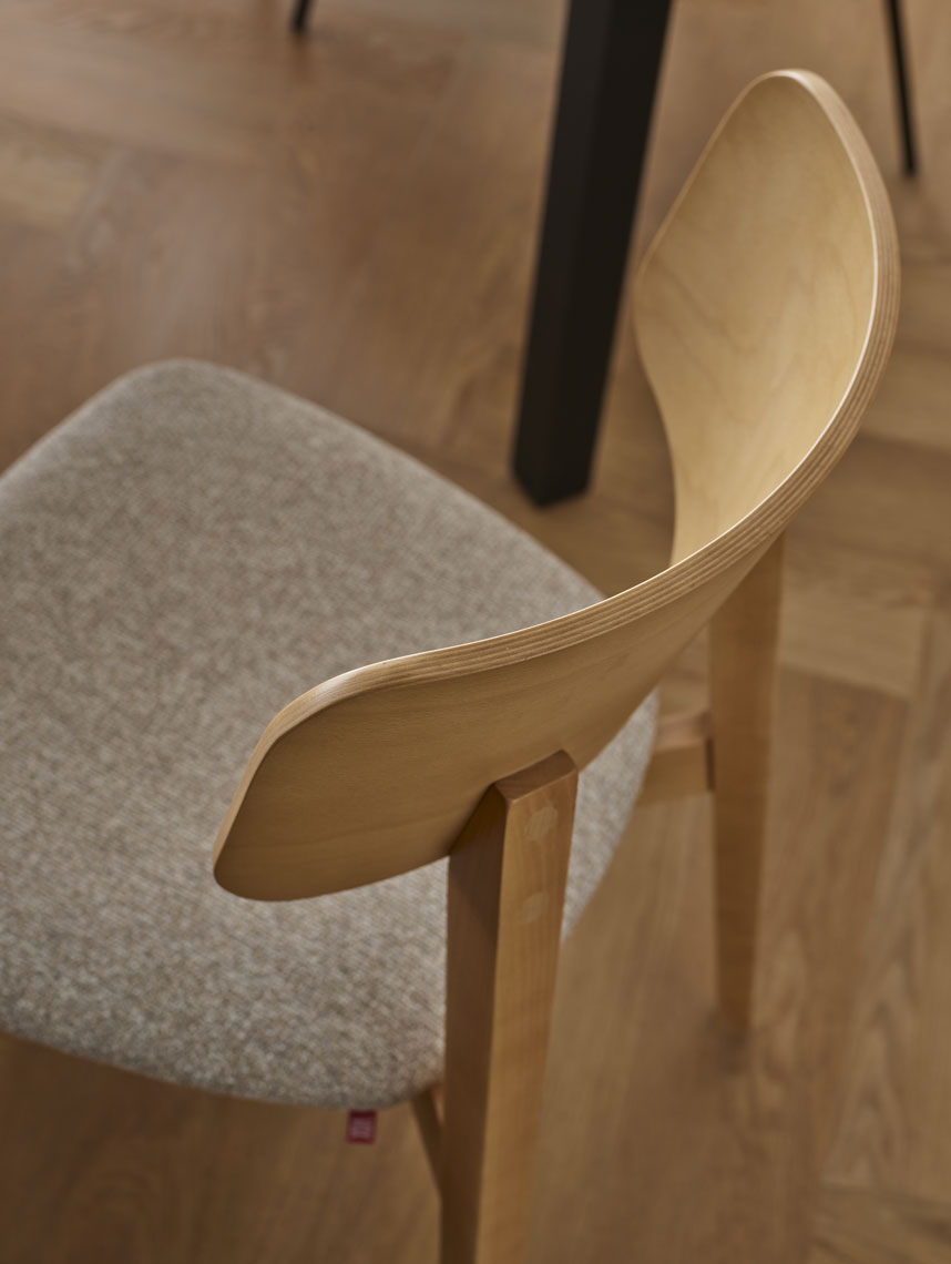 Nolto chair arrangement