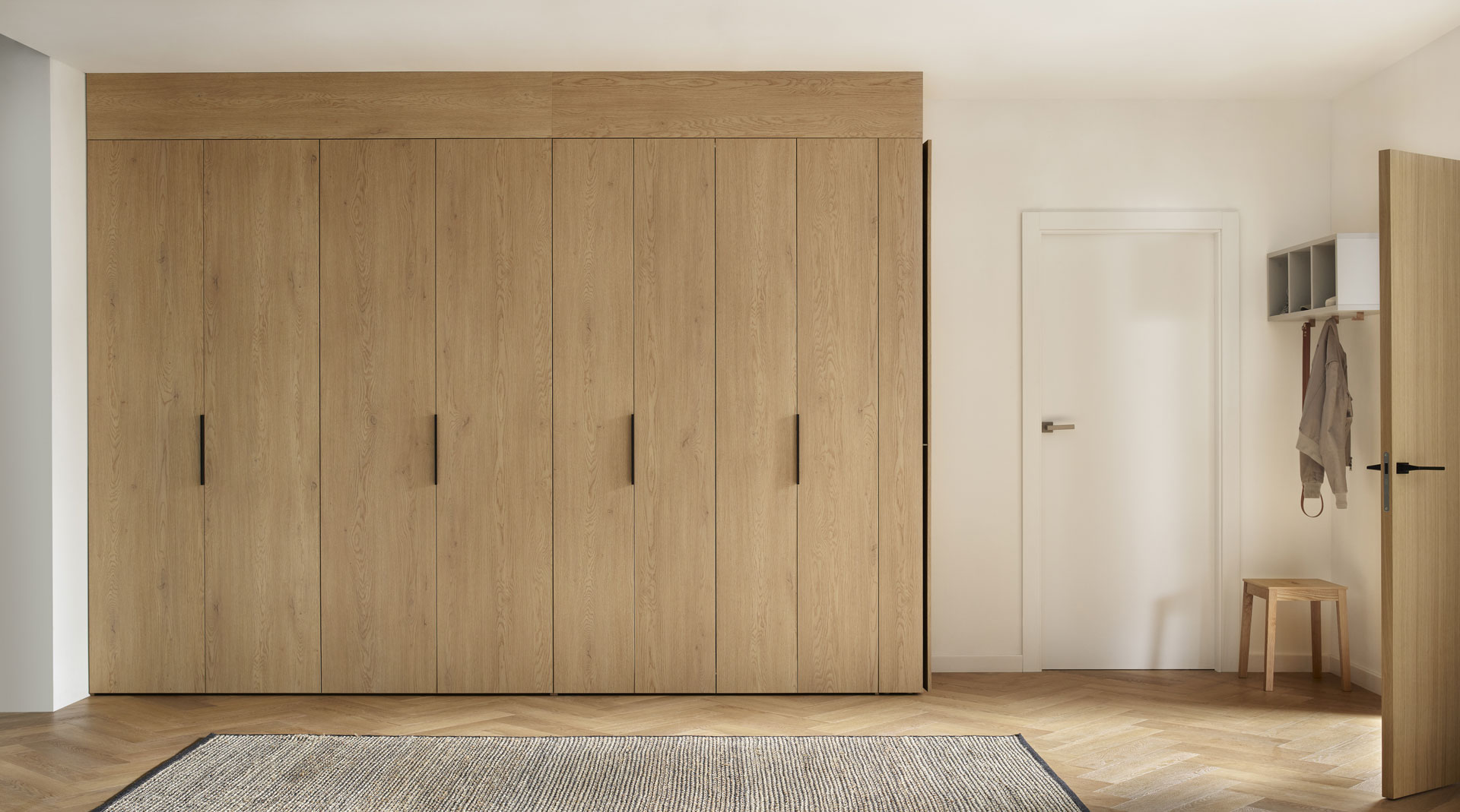 Side masking panel 240 Stor arrangement