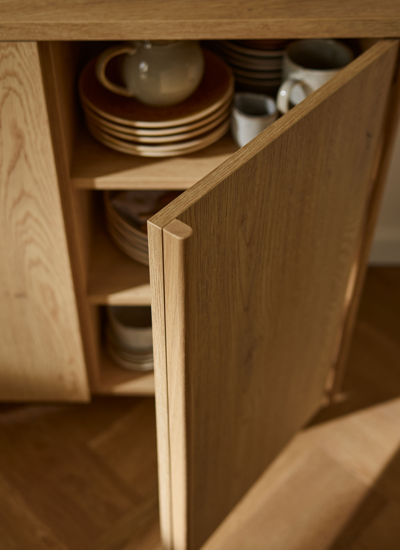 2-door cabinet Well | VOX