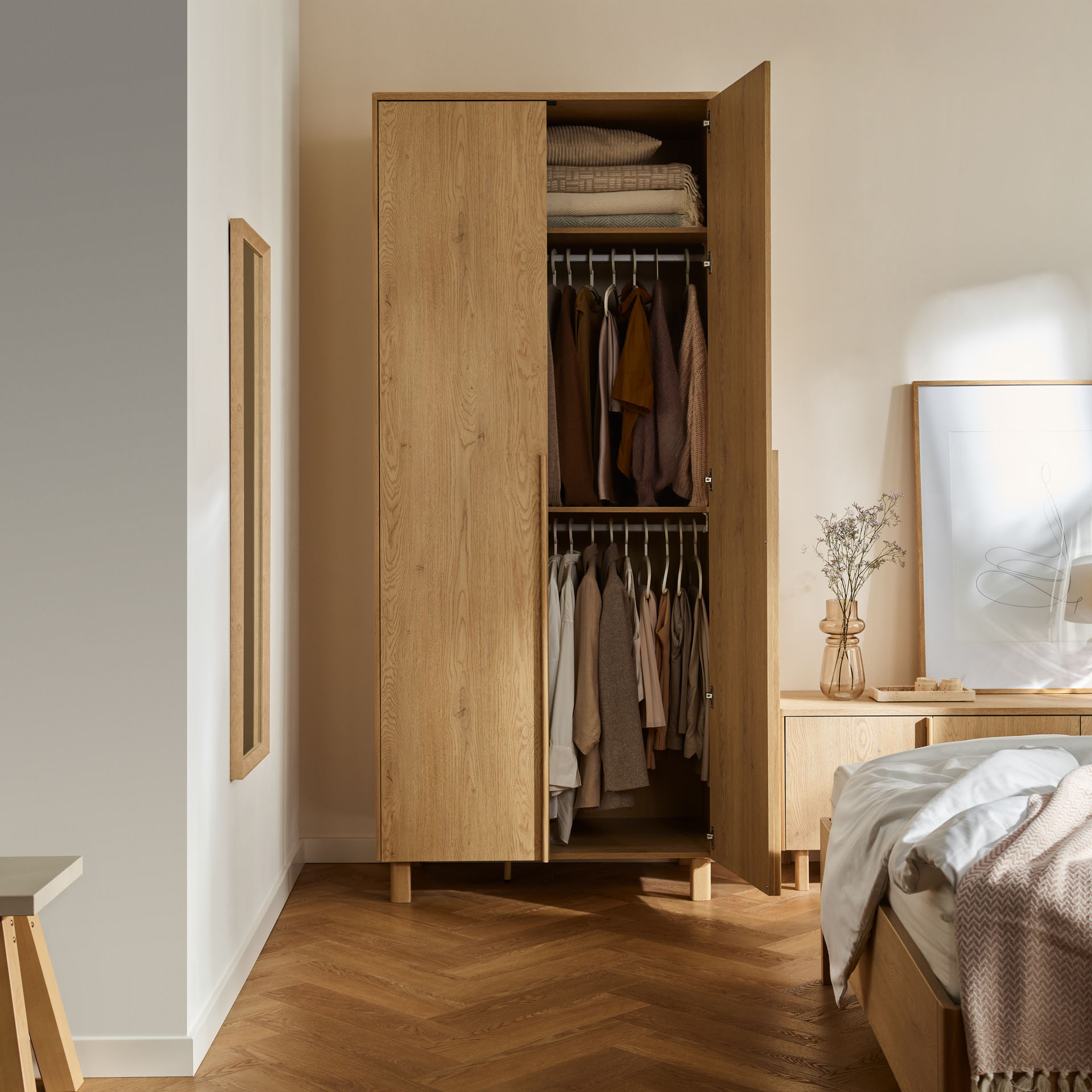 2-door wardrobe with lighting Well arrangement