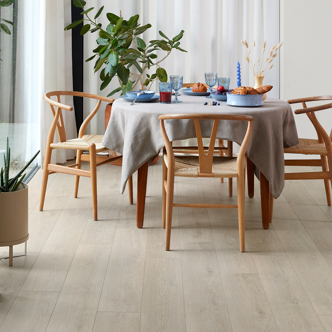 Hevo x Tomorrowland 別注 BRINDISI size48 Panele dąb horizon Swiss Krono 4591, AC5, gr. 10mm, 4V