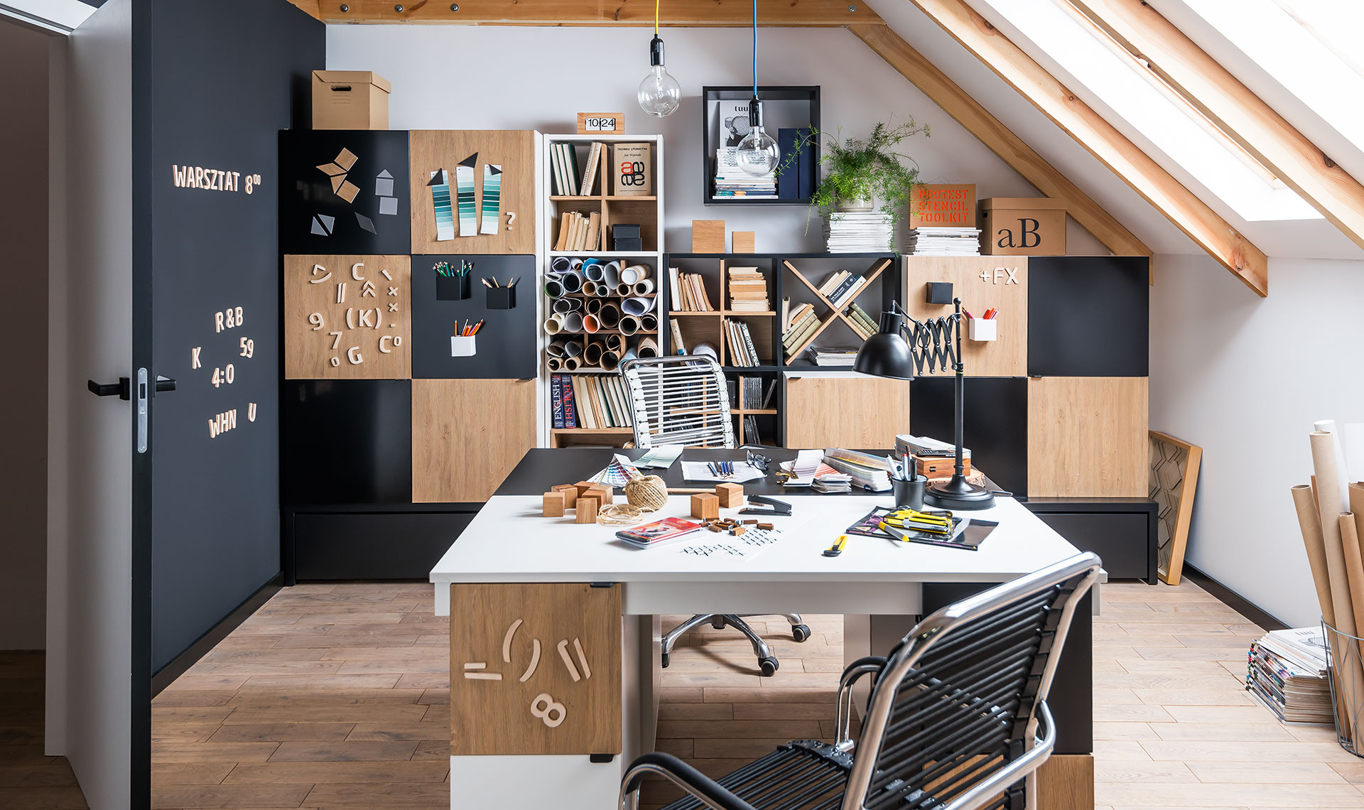 2-türiger Kleiderschrank mit Podestelement 106x53 mit Schublade Young Users Anordnung