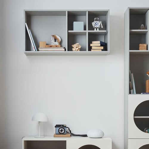 Wide wall shelf Reli arrangement