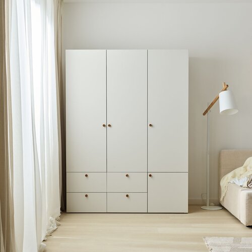 3-door wardrobe with solid front Reli arrangement