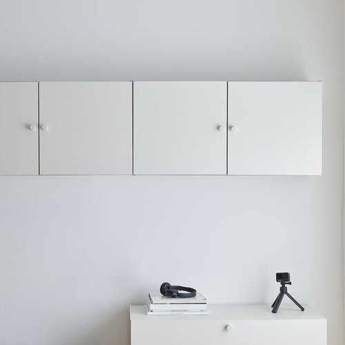 Wide wall shelf with front arrangement 1 Reli arrangement