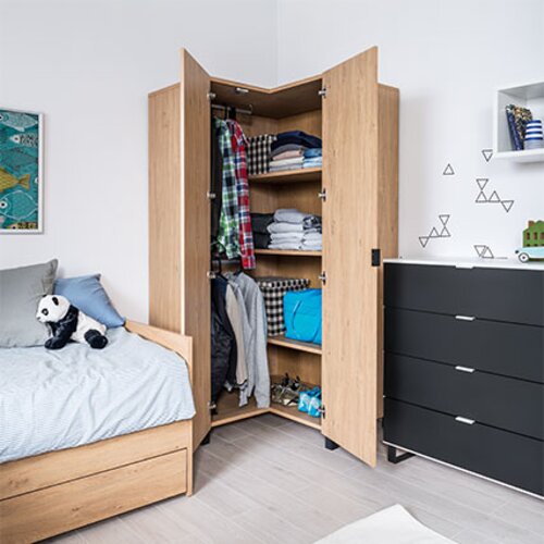 Corner wardrobe Simple arrangement