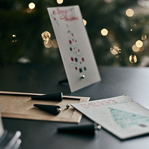Photo holders arrangement