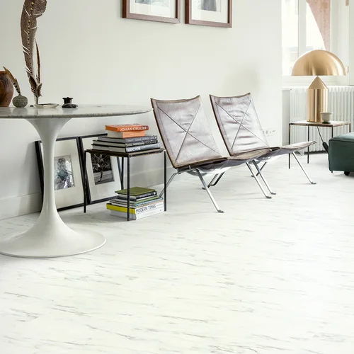 Panele winylowe Quick Step Oro base Marmur Carrara biel AVSTT40136 aranżacja