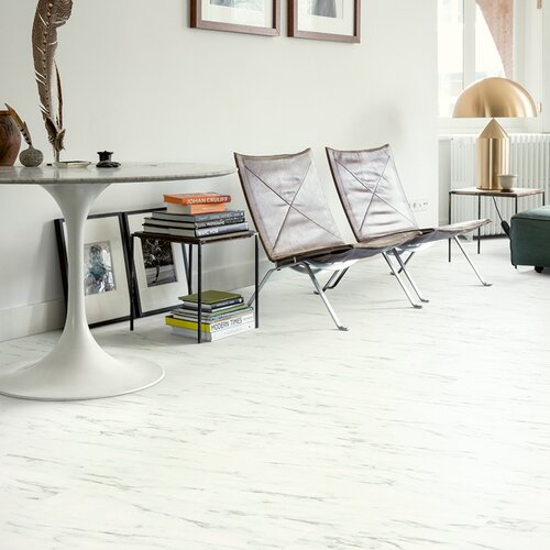 Panele winylowe Quick Step Oro Marmur Carrara biel AVSTU40136 aranżacja