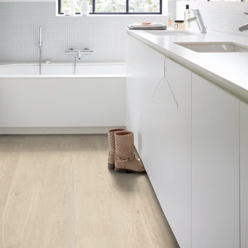 Panele winylowe Quick Step Bloom Dąb morska bryza beżowy AVMPU40080 aranżacja