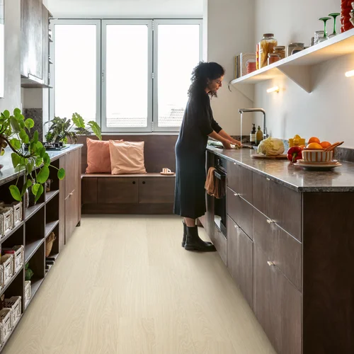 Panele winylowe Quick Step Bloom Dąb polarny AVMPU40099 aranżacja