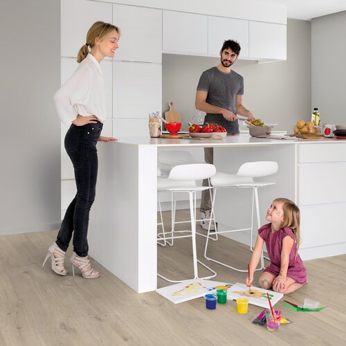 Panele winylowe Quick Step Bloom Dąb bawełniany beżowy AVMPU40103 aranżacja