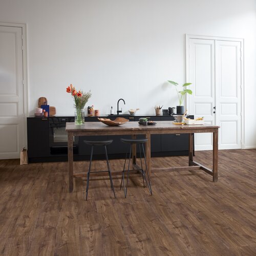 Panele winylowe Quick Step Bloom Dąb czekoladowy jesienny AVMPU40199 aranżacja