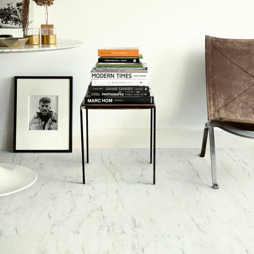 Panele winylowe Quick Step Blush Luna biały marmur SGTC20305 aranżacja