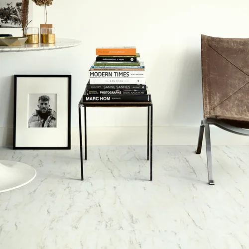 Panele winylowe Quick Step Blush Luna biały marmur SGTC20305 aranżacja