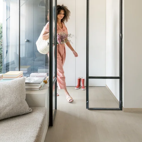 Panele winylowe Quick Step Liv Dąb satynowy brązowoszary SGSPC20312 aranżacja