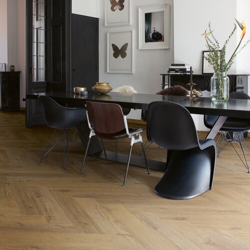 Panele winylowe Quick Step Pristine Dąb jesienny brązowy SGHBC20334 aranżacja