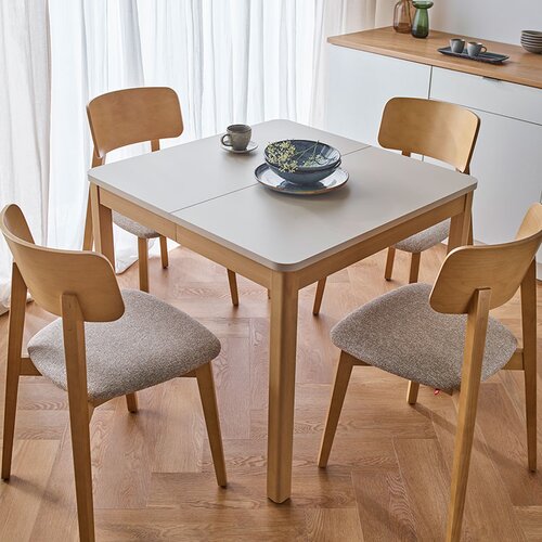 Konso folding square table arrangement