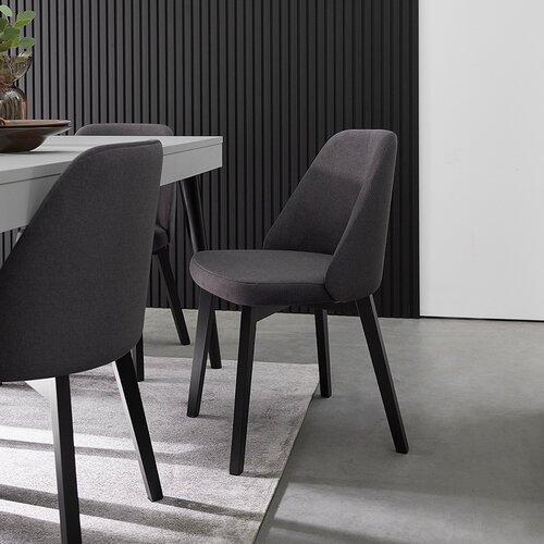 Chair Komm arrangement