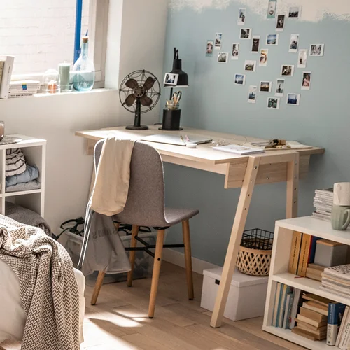 Desk Spot Young arrangement