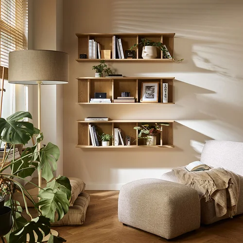 Well wide hanging shelf arrangement