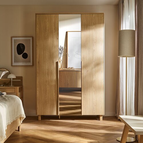 3-door wardrobe with mirror and lighting Well arrangement